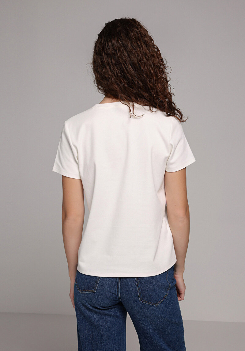 Regular Fit Yuvarlak Yaka Nakışlı Kadın Beyaz Kısa Kol Tişört