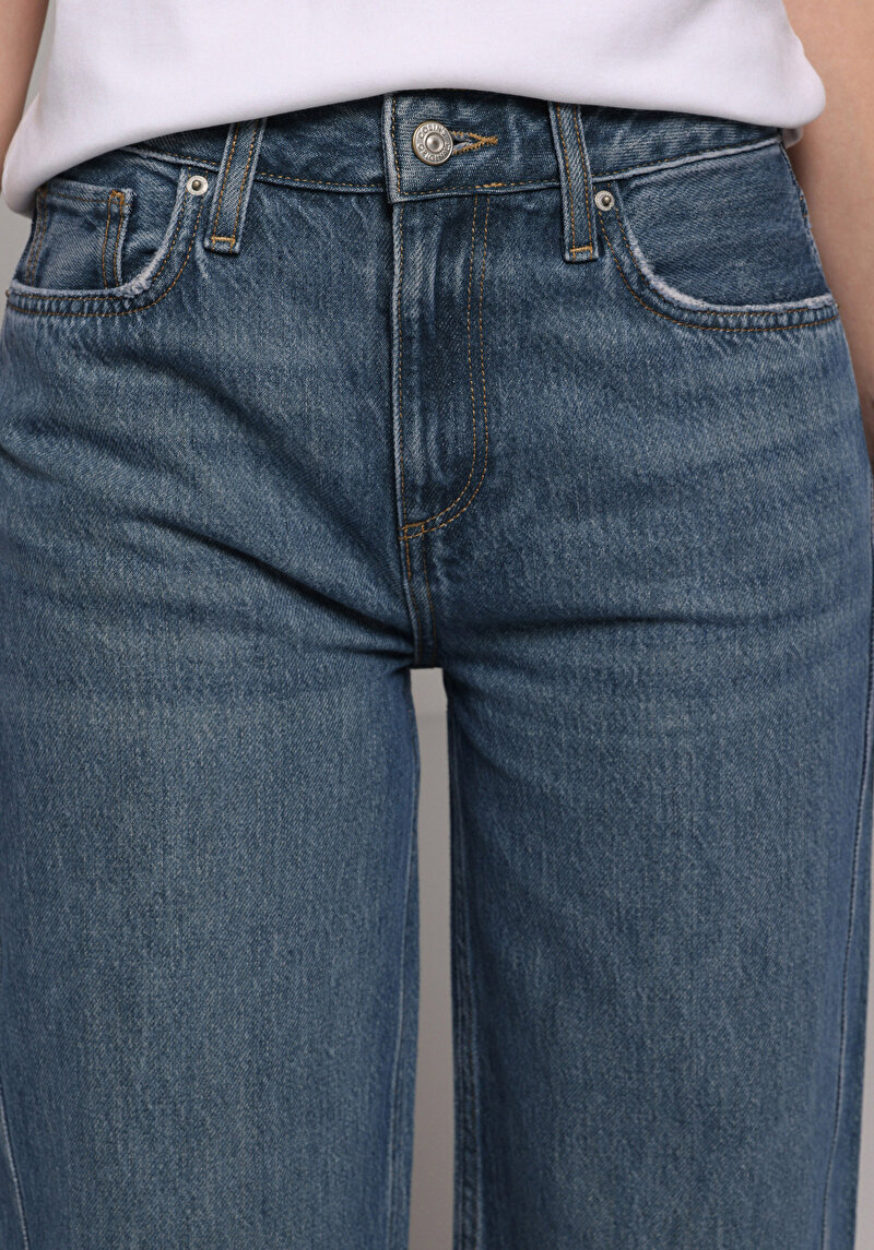 Baggy Fıt Orta Bel Daralan Paça Kadın Light İndigo Denim Jean Pantolon