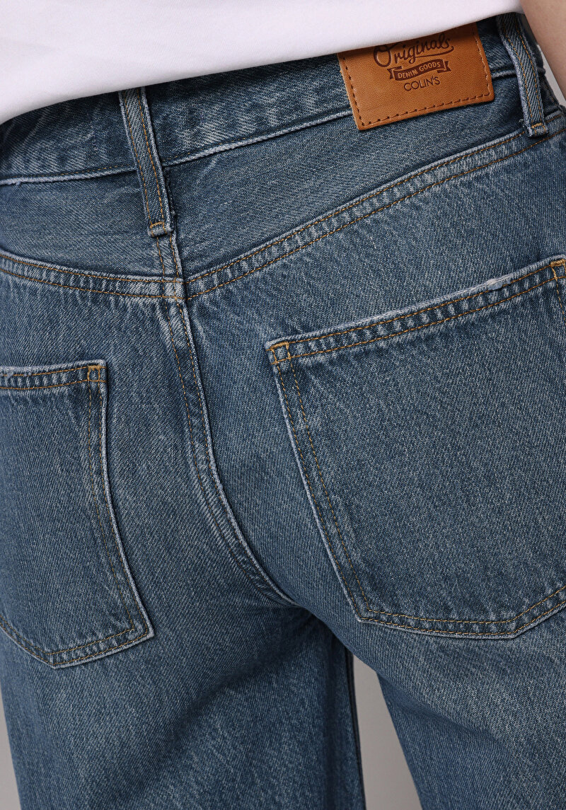 Baggy Fıt Orta Bel Daralan Paça Kadın Light İndigo Denim Jean Pantolon