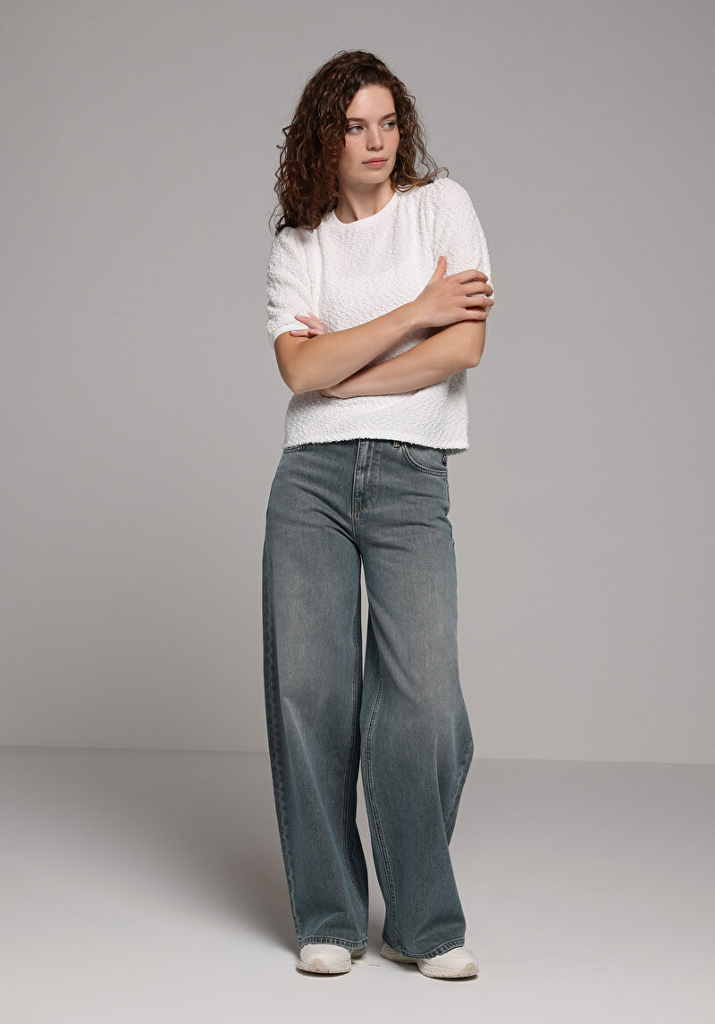 Regular Fit Yuvarlak Yaka Jakarlı Kadın Beyaz Kısa Kol Tişört