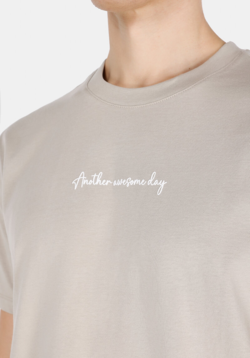 Comfort Fit Yuvarlak Yaka Düz Erkek Bej Kısa Kol Tişört