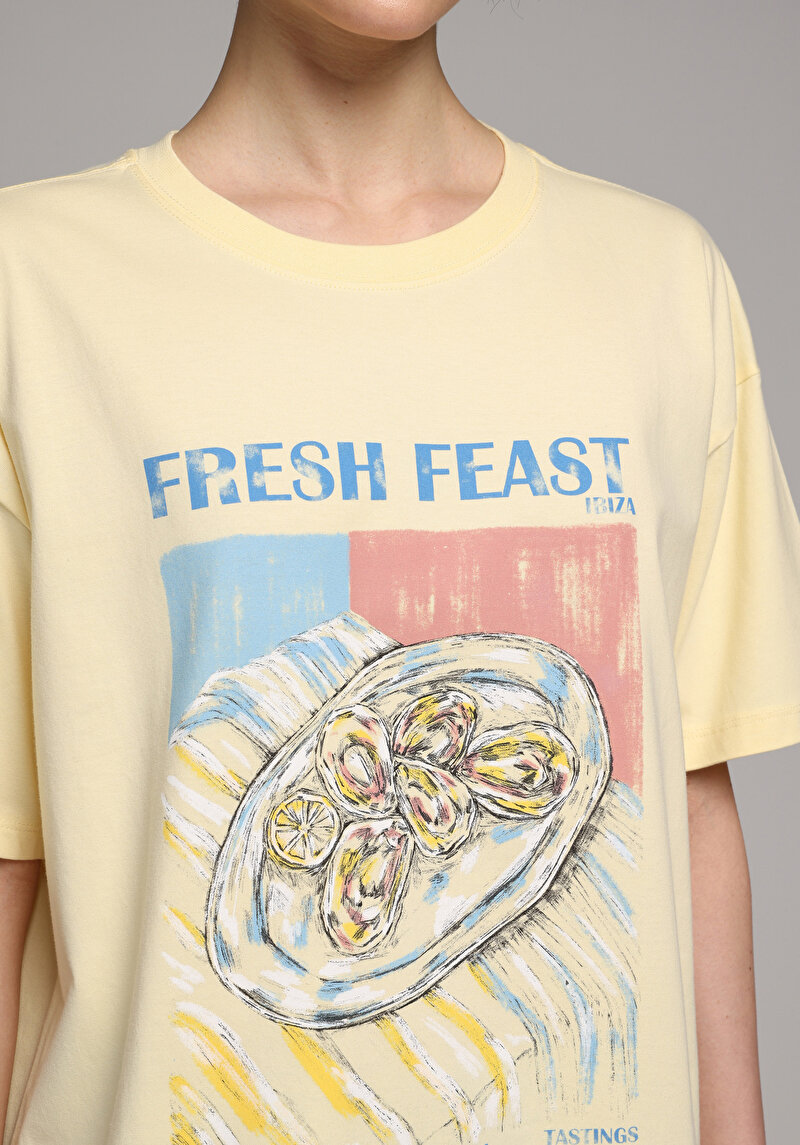 Relax Fit Yuvarlak Yaka Baskılı Kadın Sari Kısa Kol Tişört