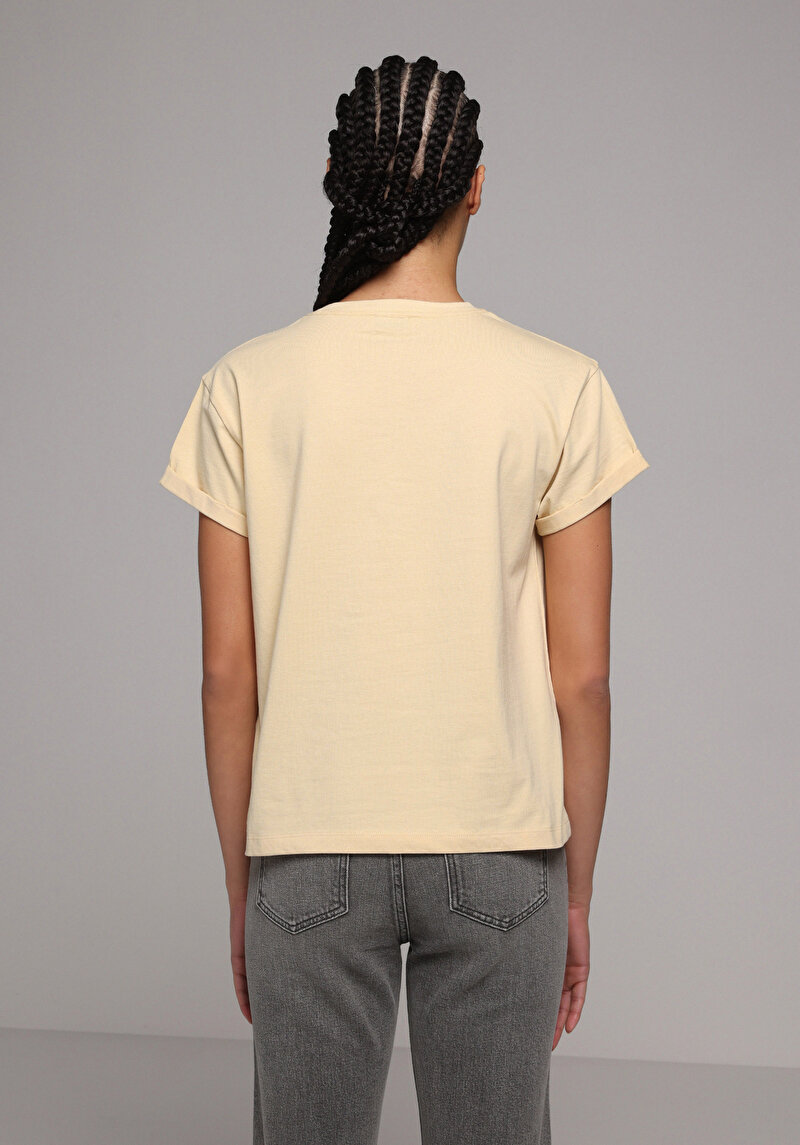 Regular Fit Yuvarlak Yaka Baskılı Kadın Sari Kısa Kol Tişört