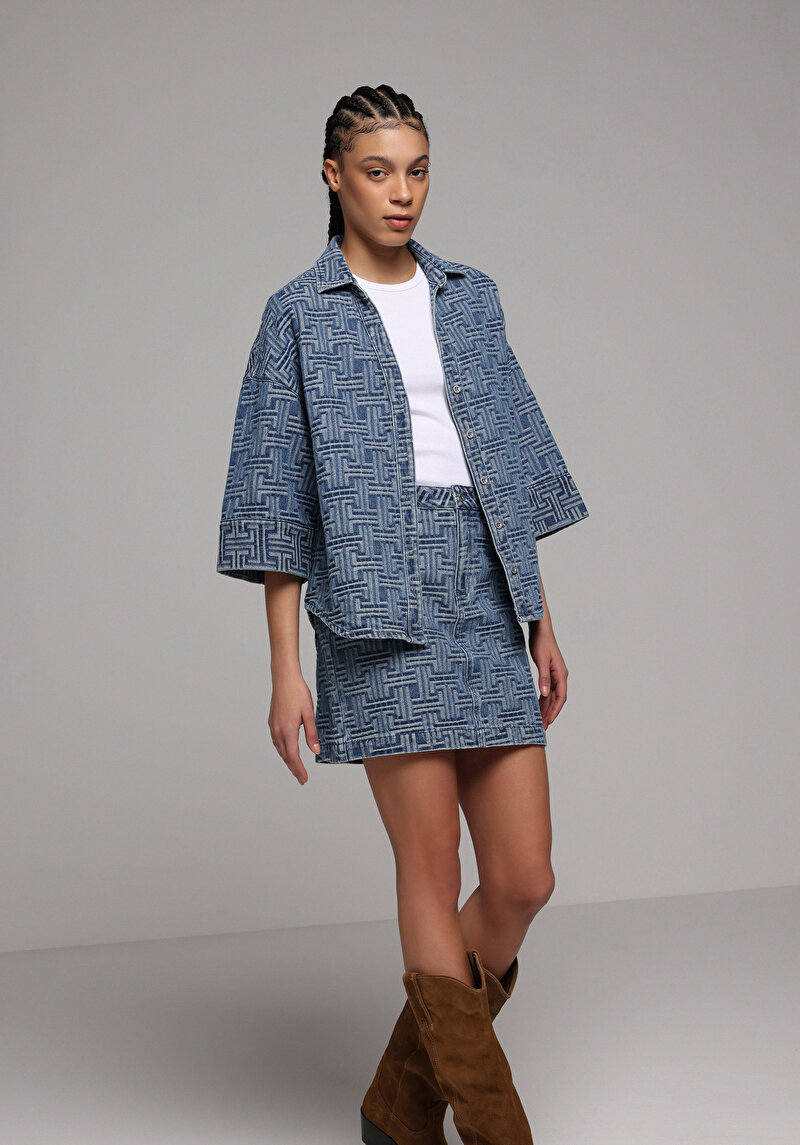 Oversize Fit Klasik Yaka Düz Kadın Mid İndigo Denim Uzun Kol Gömlek