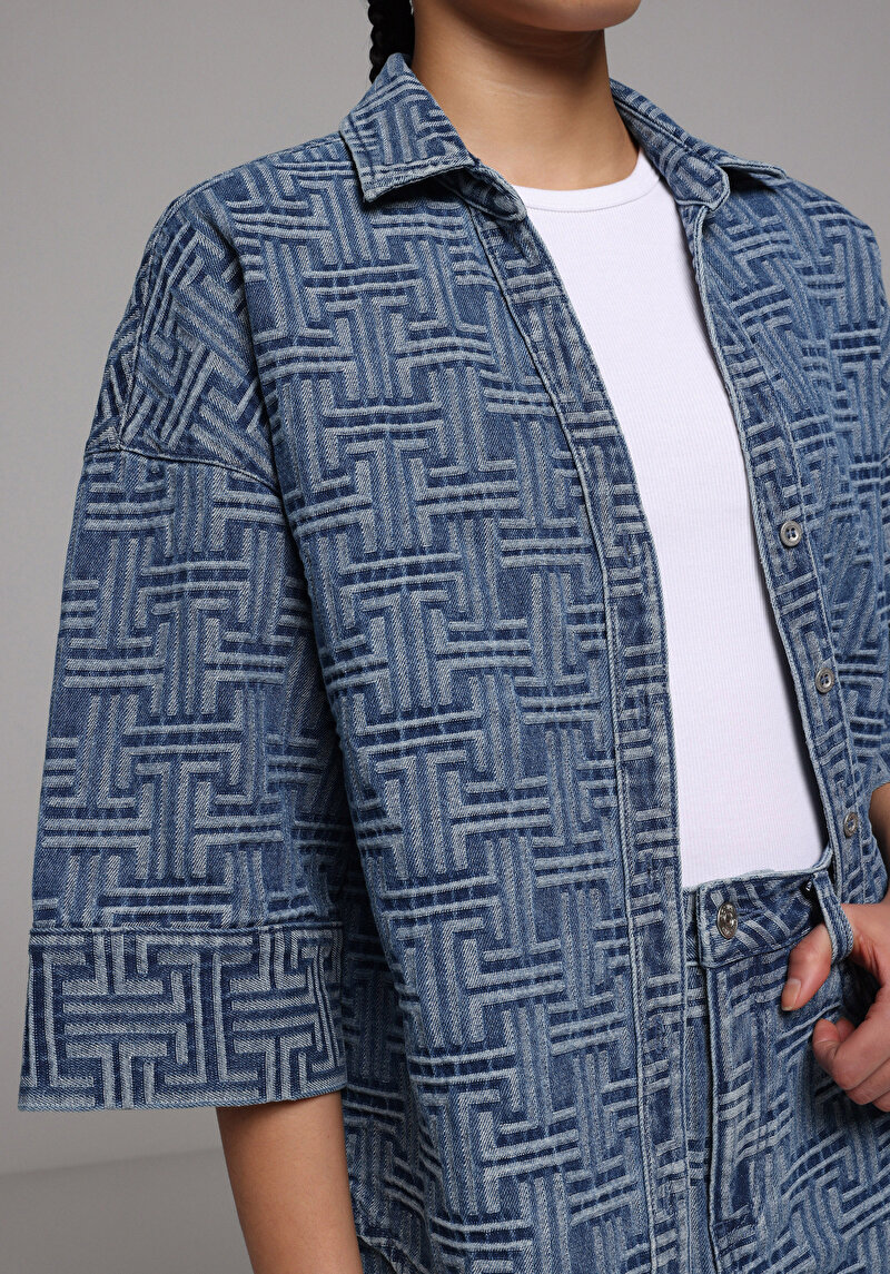 Oversize Fit Klasik Yaka Düz Kadın Mid İndigo Denim Uzun Kol Gömlek