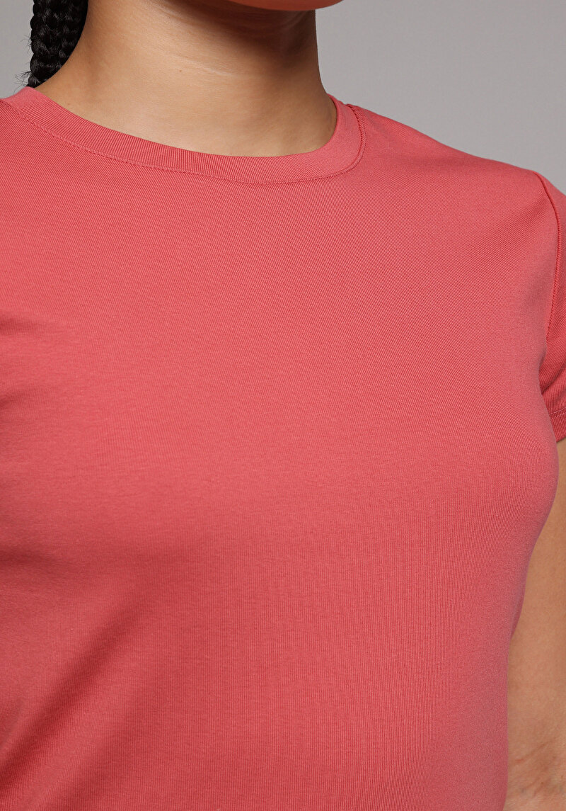 Slim Fit Yuvarlak Yaka Düz Kadın Kirmizi Kısa Kol Tişört
