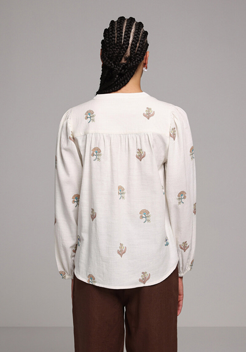 Fashion Fit Yuvarlak Yaka Nakışlı Kadın Ekru Uzun Kol Gömlek