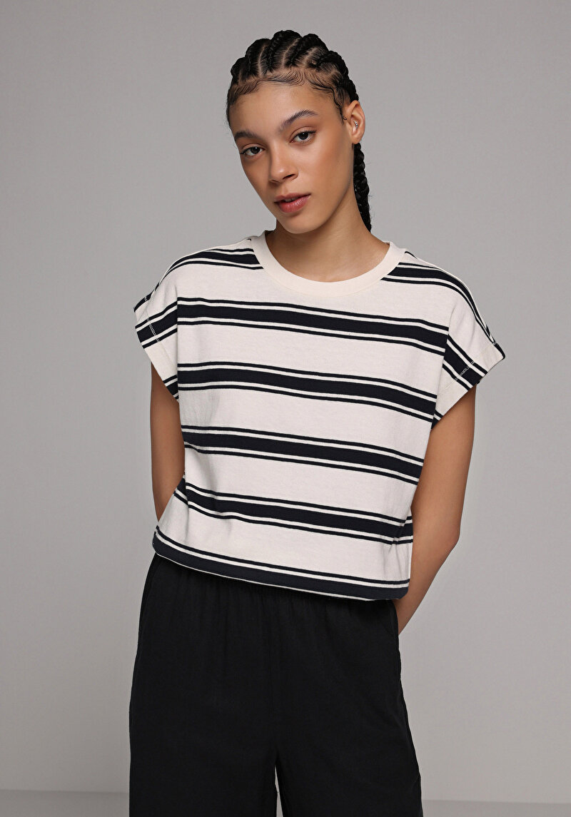 Regular Fit Yuvarlak Yaka Çizgili Kadın Lacivert Kısa Kol Tişört