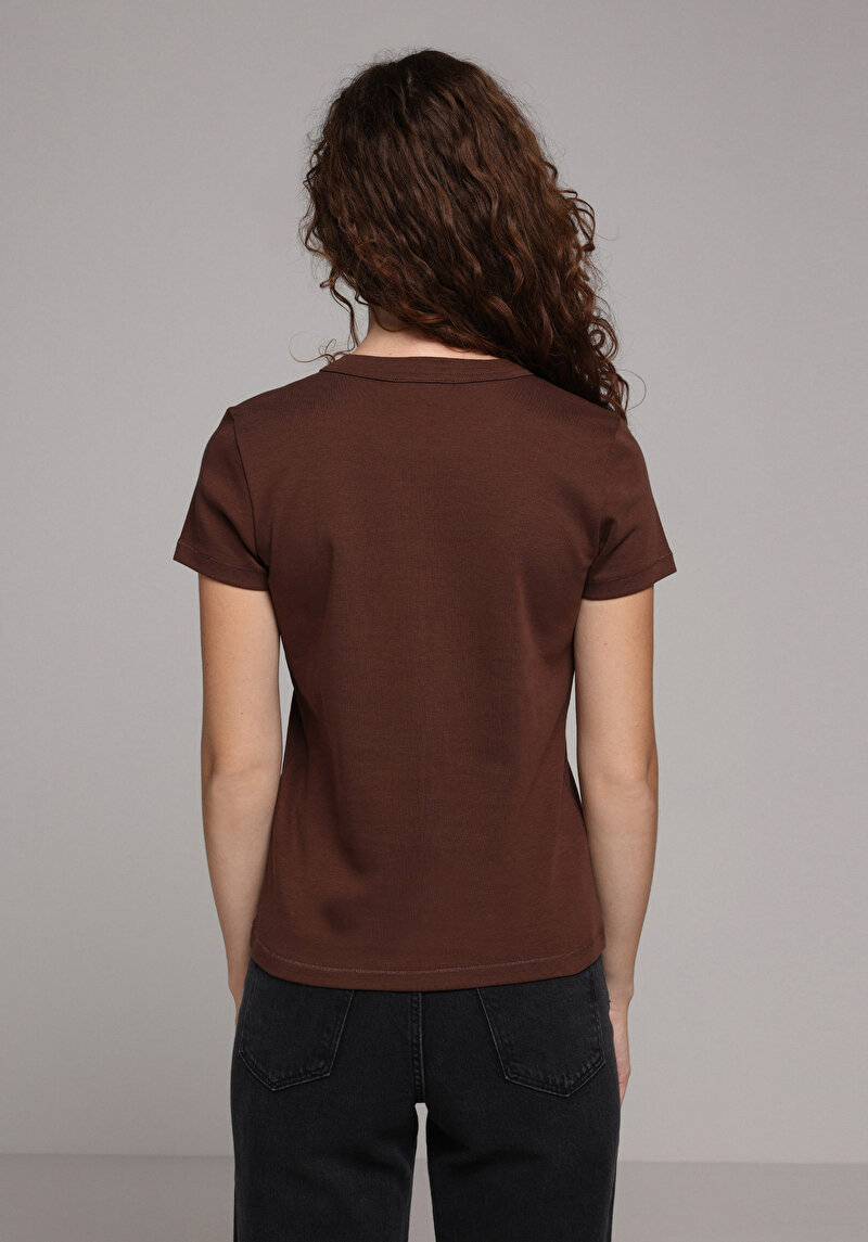 Slim Fit Yuvarlak Yaka Düz Kadın Kahverengi Kısa Kol Tişört