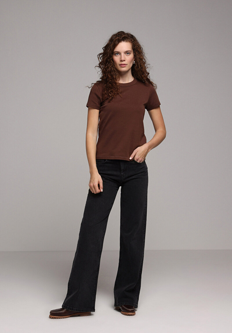 Slim Fit Yuvarlak Yaka Düz Kadın Kahverengi Kısa Kol Tişört