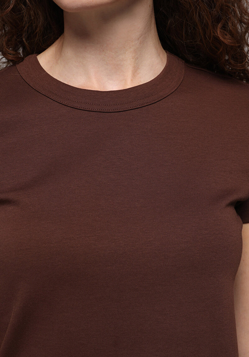 Slim Fit Yuvarlak Yaka Düz Kadın Kahverengi Kısa Kol Tişört