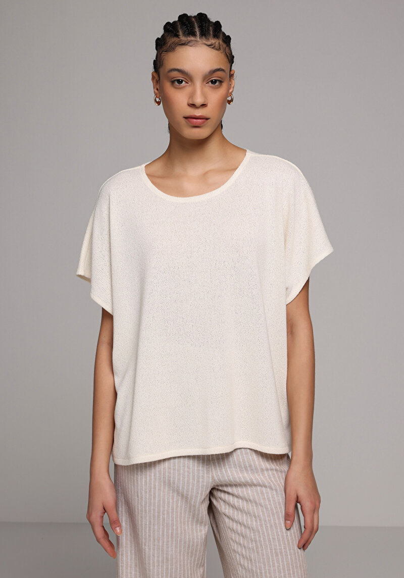 Relax Fit Yuvarlak Yaka Düz Kadın Ekru Kısa Kol Tişört