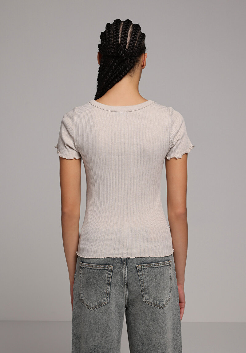 Slim Fit Yuvarlak Yaka Düz Kadın Bej Kısa Kol Tişört