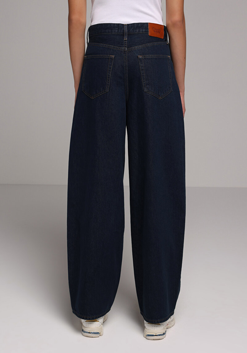 Baggy Fit Orta Bel Daralan Paça Kadın Dark İndigo Denim Jean Pantolon