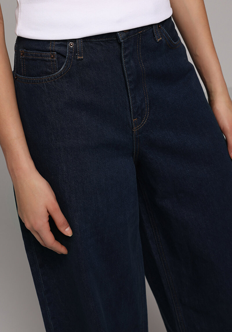 Baggy Fit Orta Bel Daralan Paça Kadın Dark İndigo Denim Jean Pantolon