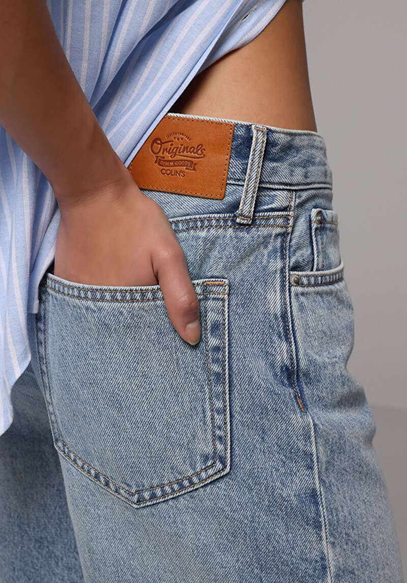 Regular Fit Yüksel Bel Düz Kadın Light İndigo Denim Jean Şort