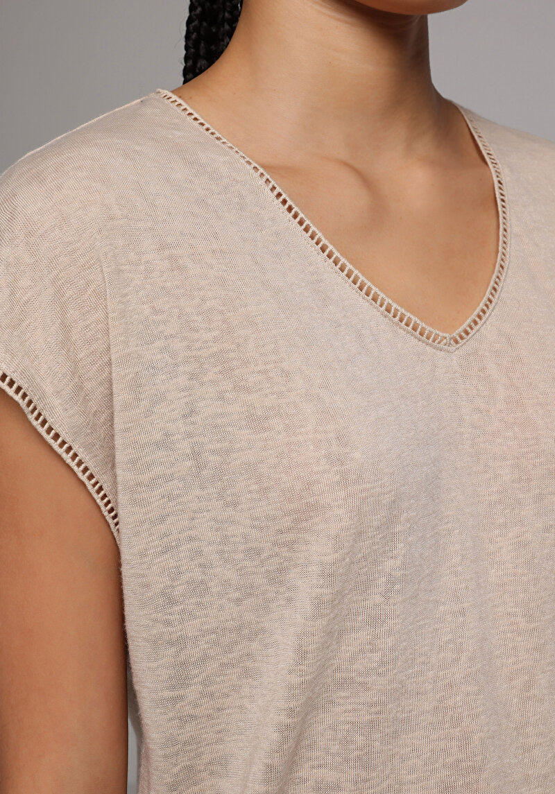 Regular Fit V Yaka Düz Kadın Bej Kısa Kol Tişört