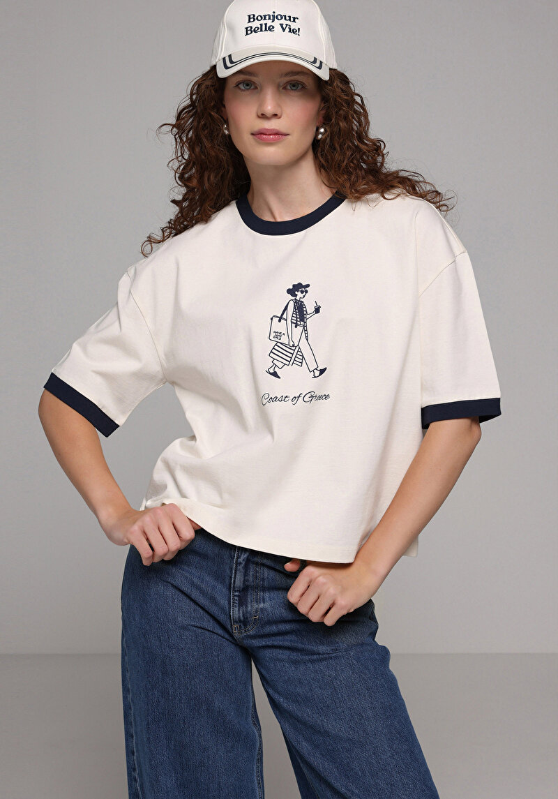 Regular Fit Yuvarlak Yaka Baskılı Kadın Ekru Kısa Kol Tişört