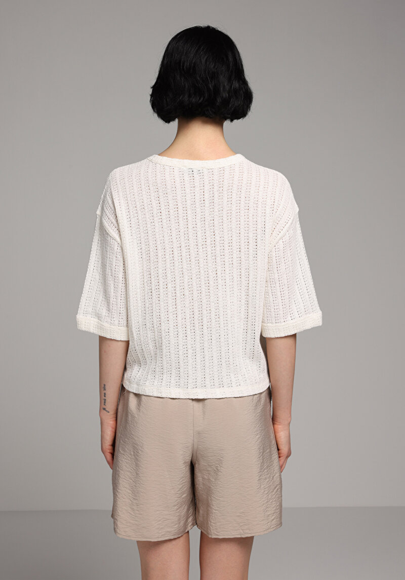Regular Fit Yuvarlak Yaka Jakarlı Kadın Ekru Kısa Kol Tişört