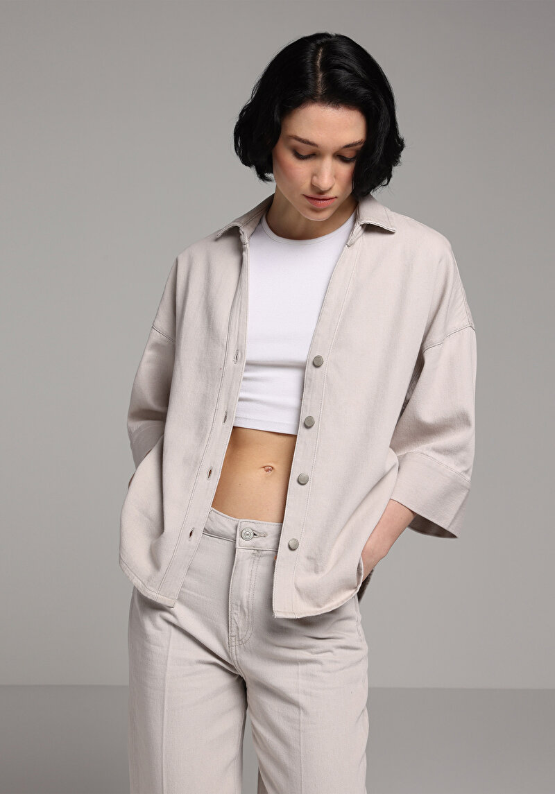 Oversize Fit Klasik Yaka Düz Kadın Colour Denim Kısa Kol Gömlek