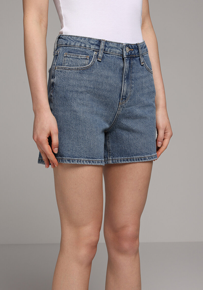 Regular Fit Yüksel Bel Düz Kadın Light İndigo Denim Jean Şort