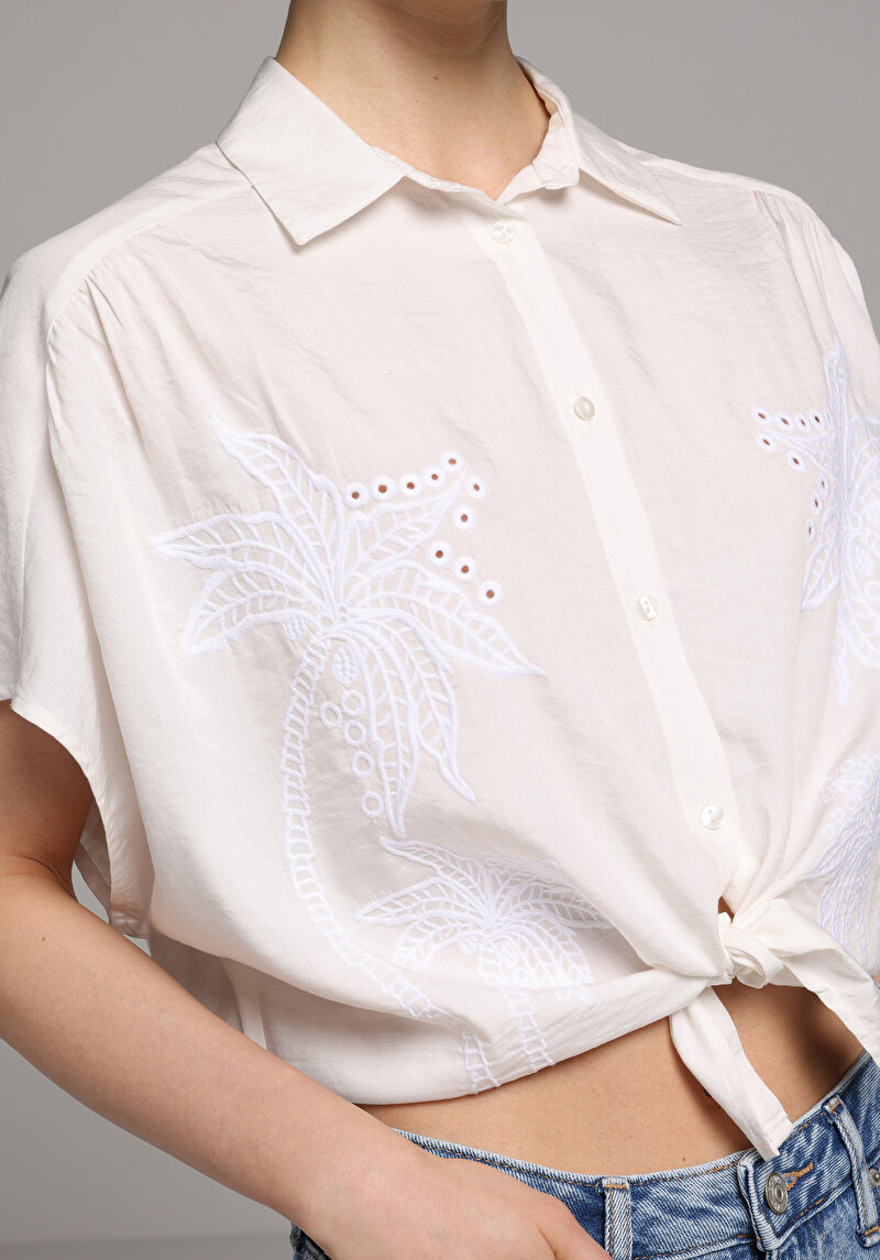 Fashion Fit Shirt Neck Jakarlı Kadın Beyaz Kısa Kol Gömlek