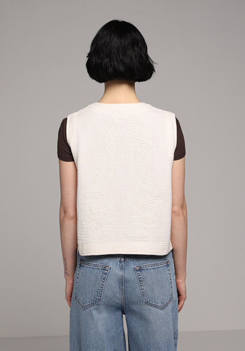 Fashion Fit V Yaka Jakarlı Kadın Ekru Kolsuz Gömlek
