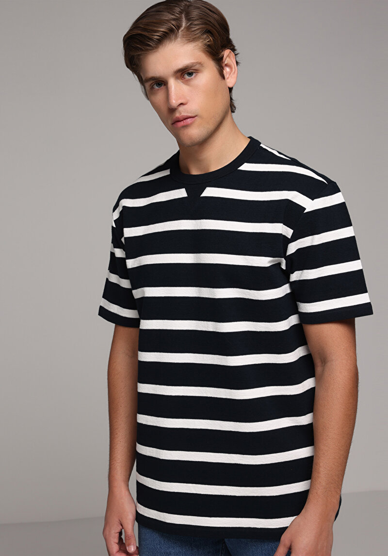 Comfort Fit Yuvarlak Yaka Çizgili Erkek Lacivert Kısa Kol Tişört