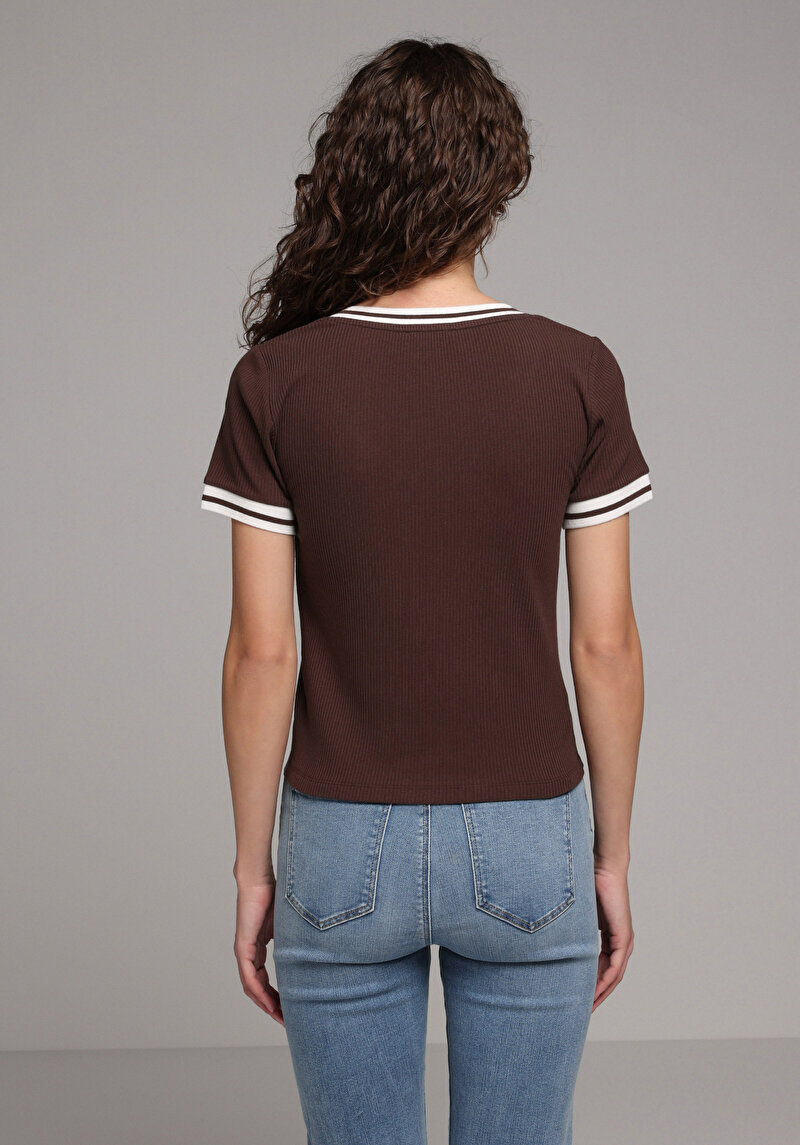 Slim Fit V Yaka Düz Kadın Kahverengi Kısa Kol Tişört