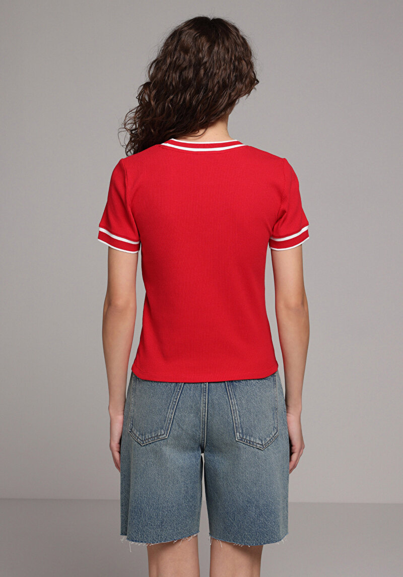 Slim Fit Yuvarlak Yaka Düz Kadın Kirmizi Kısa Kol Tişört