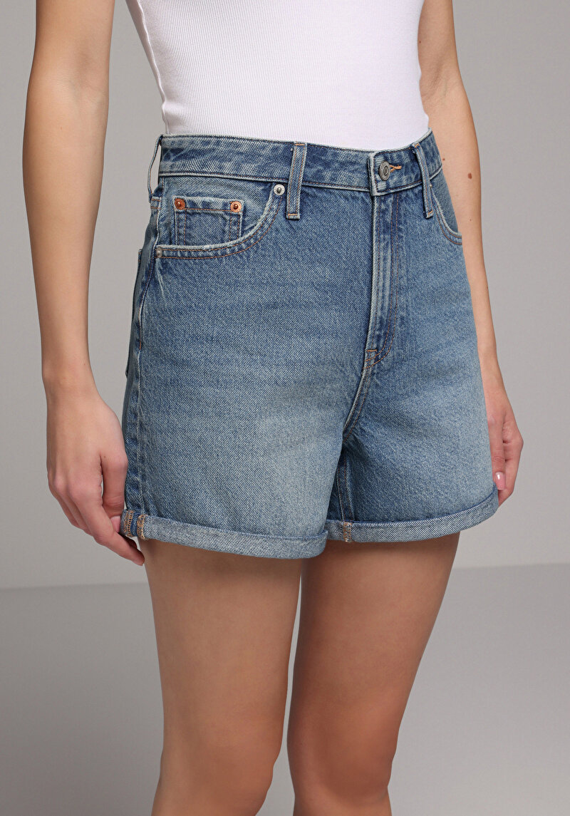 Mom Fit Orta Bel Düz Kadın Light İndigo Denim Jean Şort
