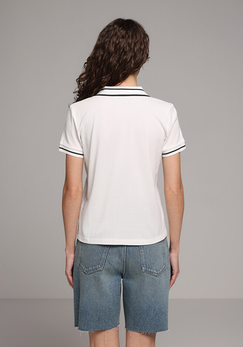 Regular Fit Polo Yaka Nakışlı Kadın Beyaz Kısa Kol Tişört