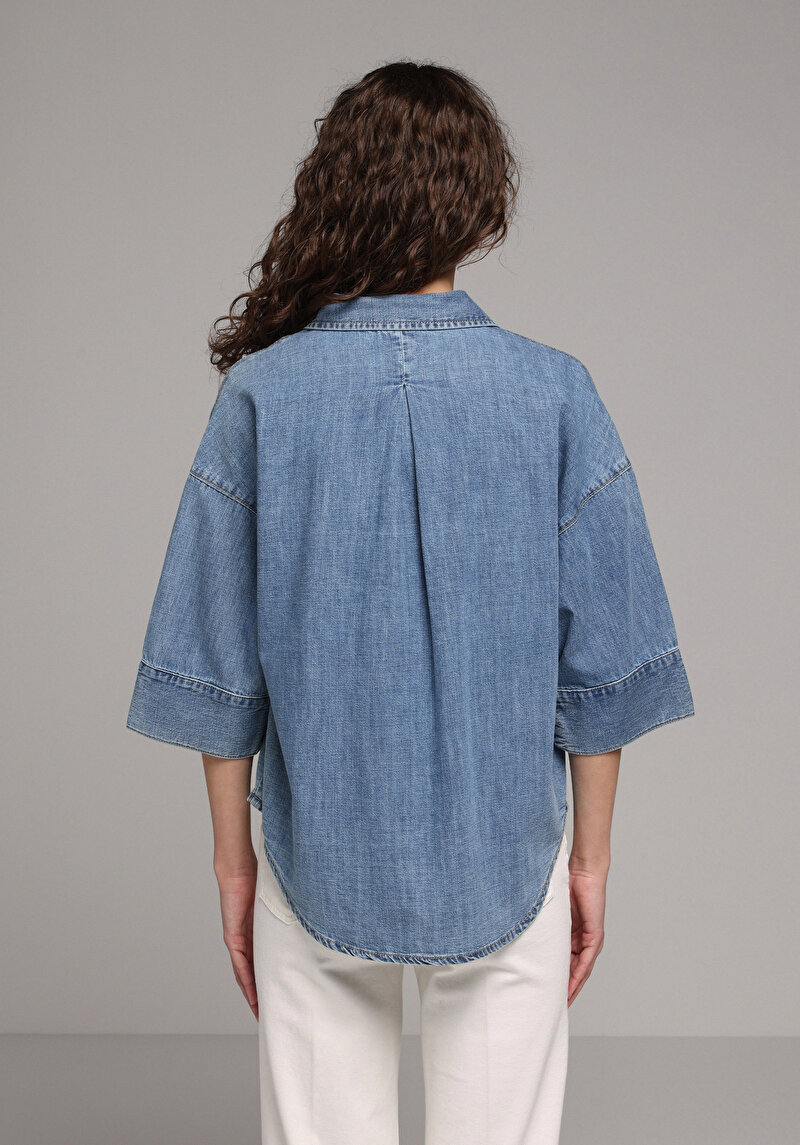 Oversize Fit Klasik Yaka Düz Kadın Light İndigo Denim ¾ Kol Gömlek