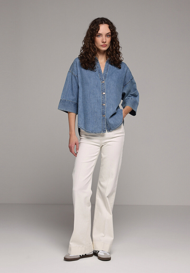 Oversize Fit Klasik Yaka Düz Kadın Light İndigo Denim ¾ Kol Gömlek