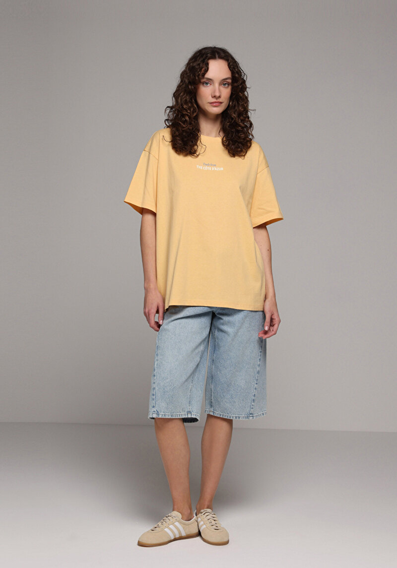 Oversize Fit Yuvarlak Yaka Düz Kadın Sari Kısa Kol Tişört