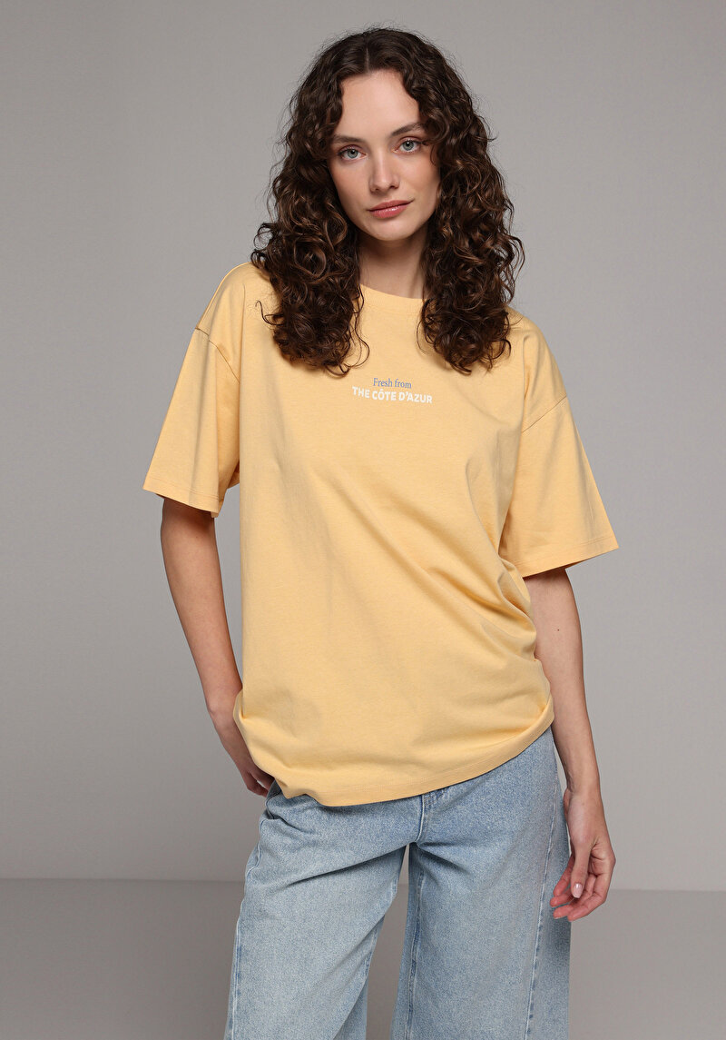 Oversize Fit Yuvarlak Yaka Düz Kadın Sari Kısa Kol Tişört