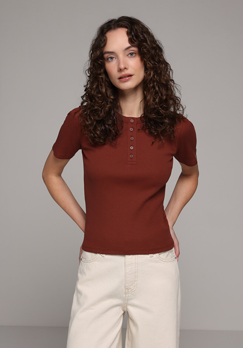 Slim Fit Yuvarlak Yaka Düz Kadın Kahverengi Kısa Kol Tişört