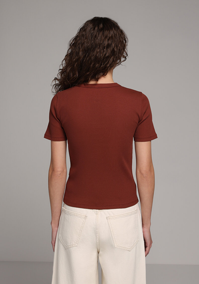 Slim Fit Yuvarlak Yaka Düz Kadın Kahverengi Kısa Kol Tişört