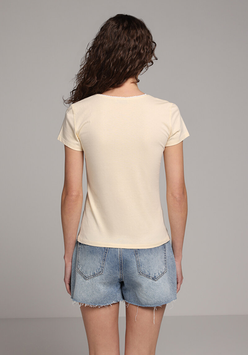 Slim Fit Yuvarlak Yaka Düz Kadın Sari Kısa Kol Tişört