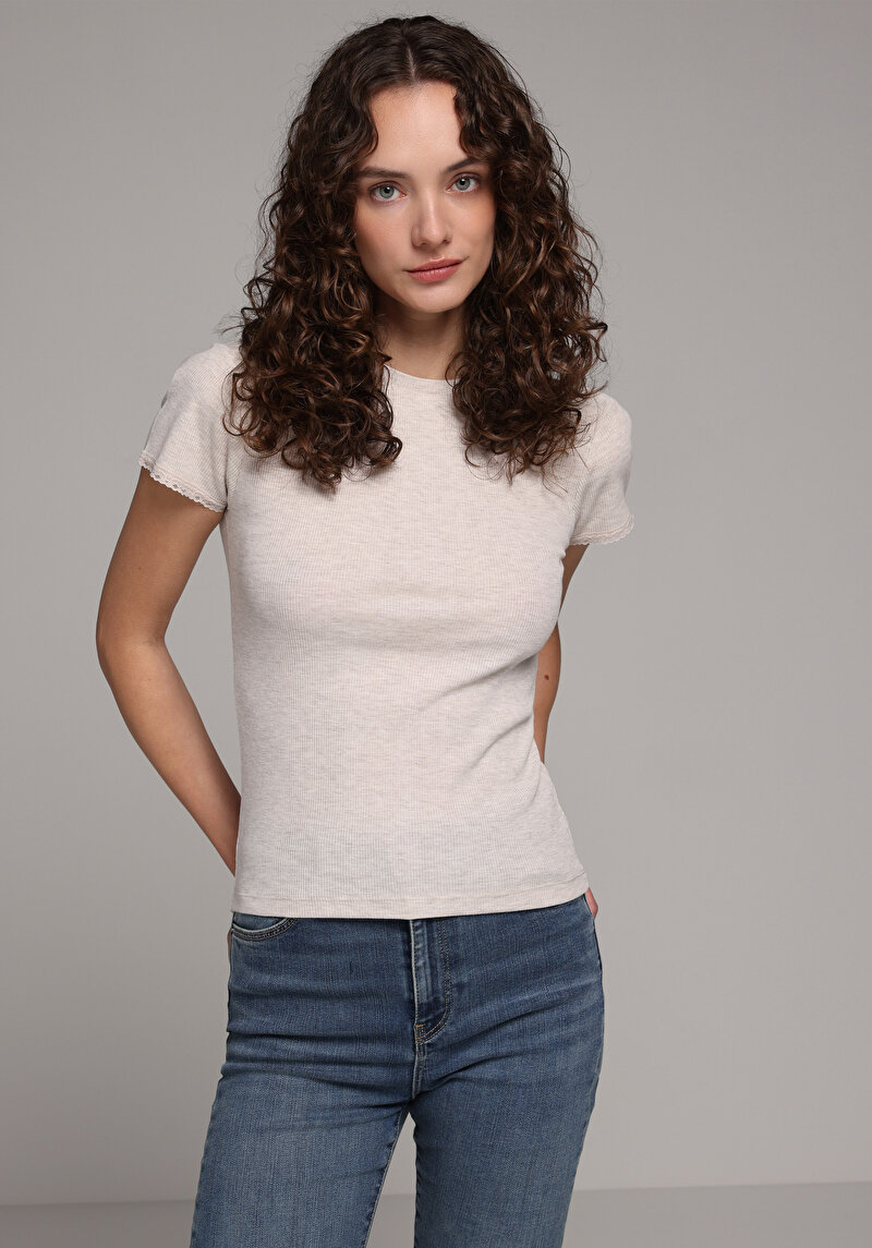 Slim Fit Yuvarlak Yaka Düz Kadın Bej Kısa Kol Tişört