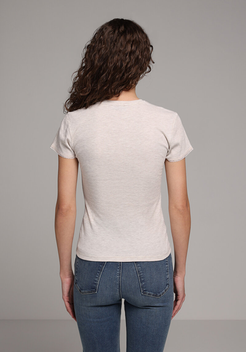 Slim Fit Yuvarlak Yaka Düz Kadın Bej Kısa Kol Tişört