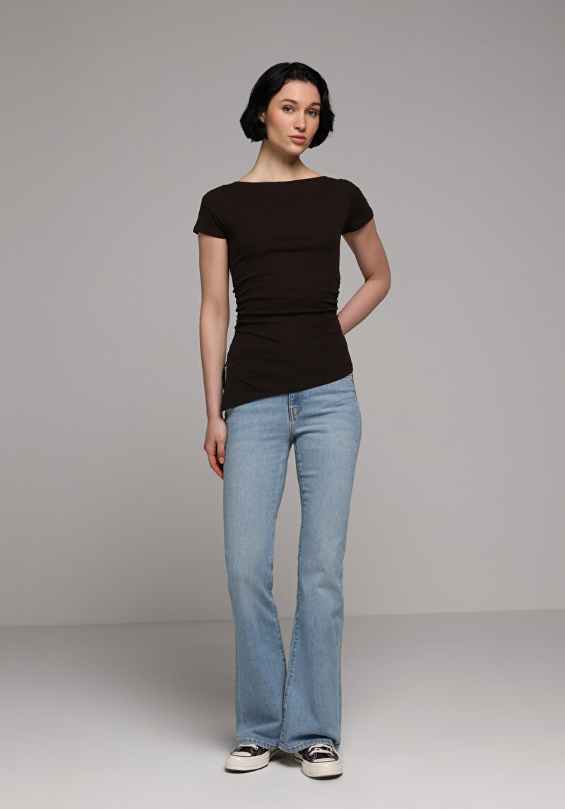 Slim Fit Kayık Yaka Düz Kadın Kahverengi Kısa Kol Tişört