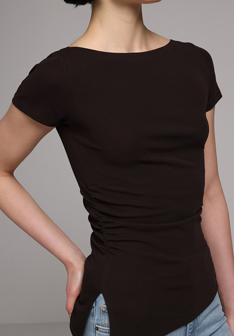 Slim Fit Kayık Yaka Düz Kadın Kahverengi Kısa Kol Tişört
