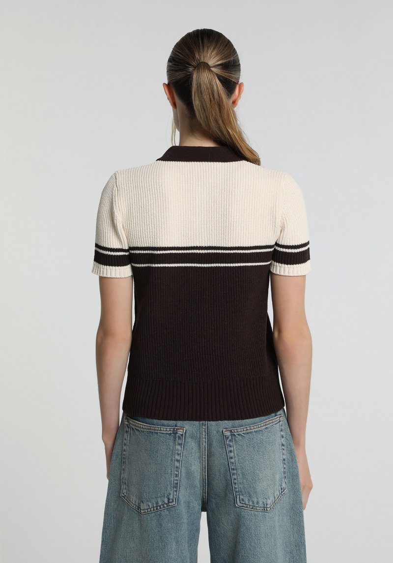 Slim Fit Polo Yaka Çizgili Kadın Kahverengi Kısa Kol Kazak