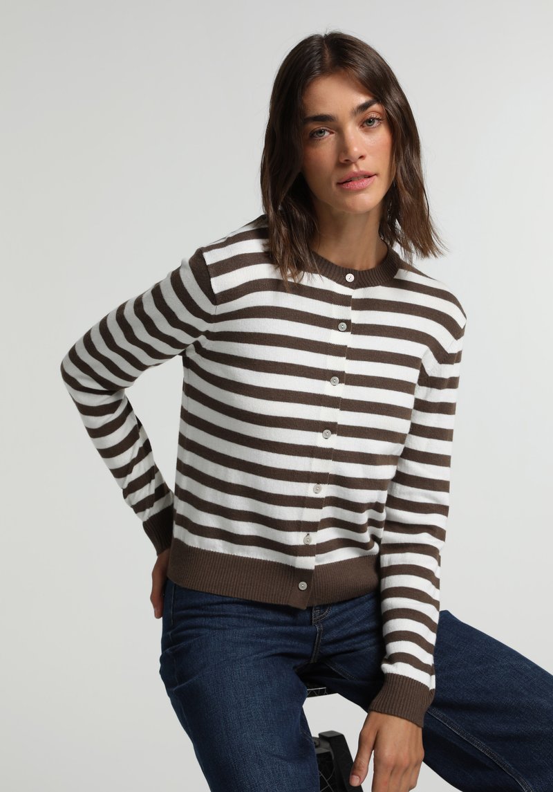 Slim Fit Yuvarlak Yaka Çizgili Kadın Kahverengi Hırka