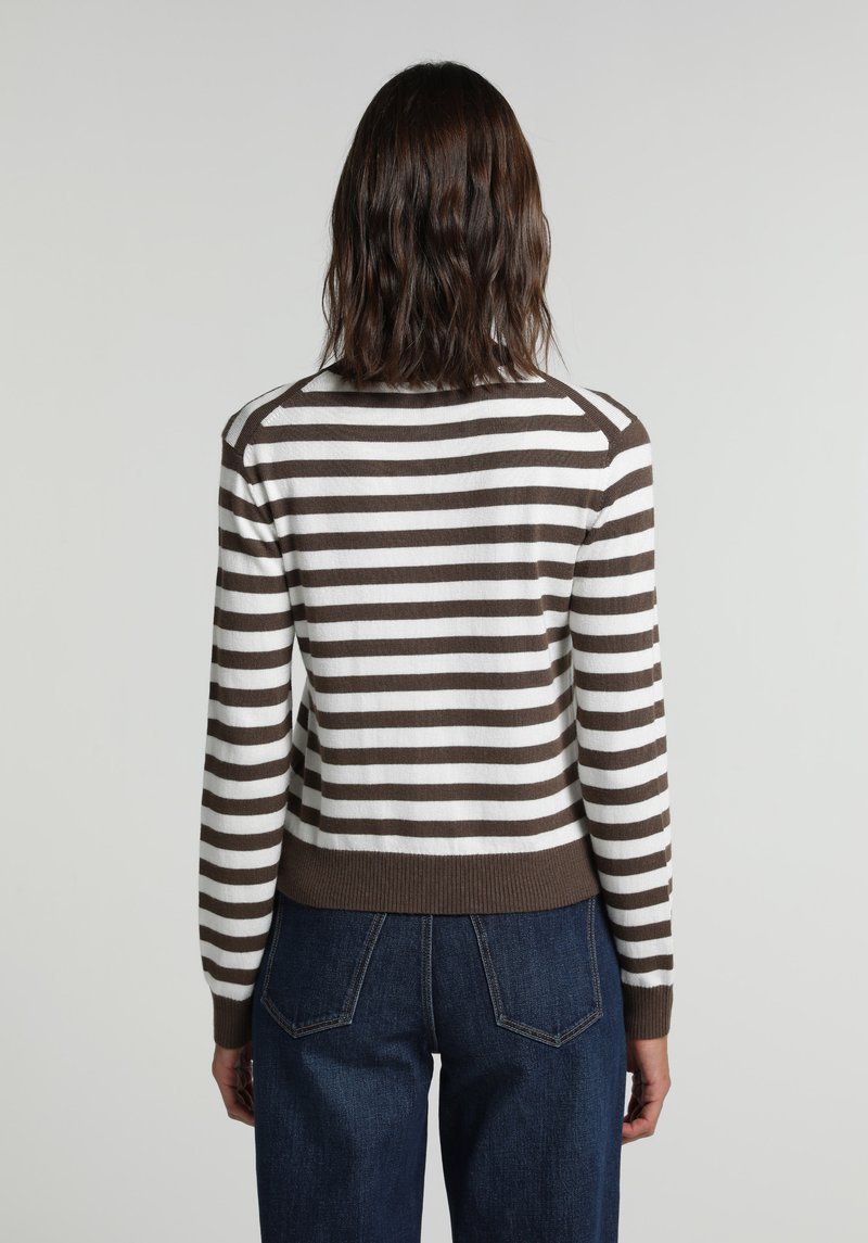 Slim Fit Yuvarlak Yaka Çizgili Kadın Kahverengi Hırka