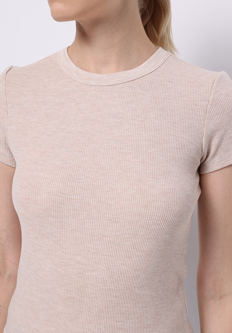Slim Fit Yuvarlak Yaka Düz Kadın Bej Kısa Kol Tişört