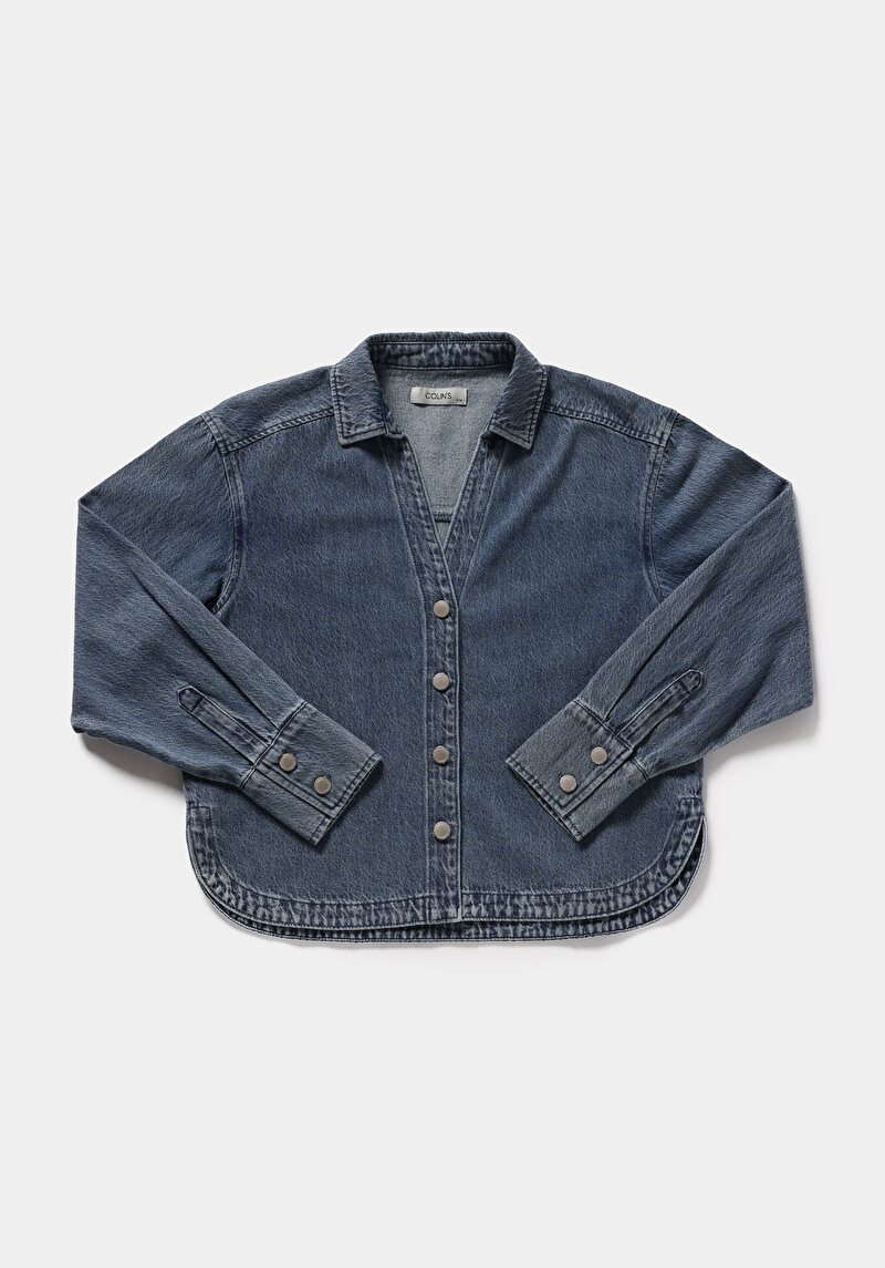 Oversize Fit Klasik Yaka Düz Kadın Light İndigo Denim Uzun Kol Gömlek