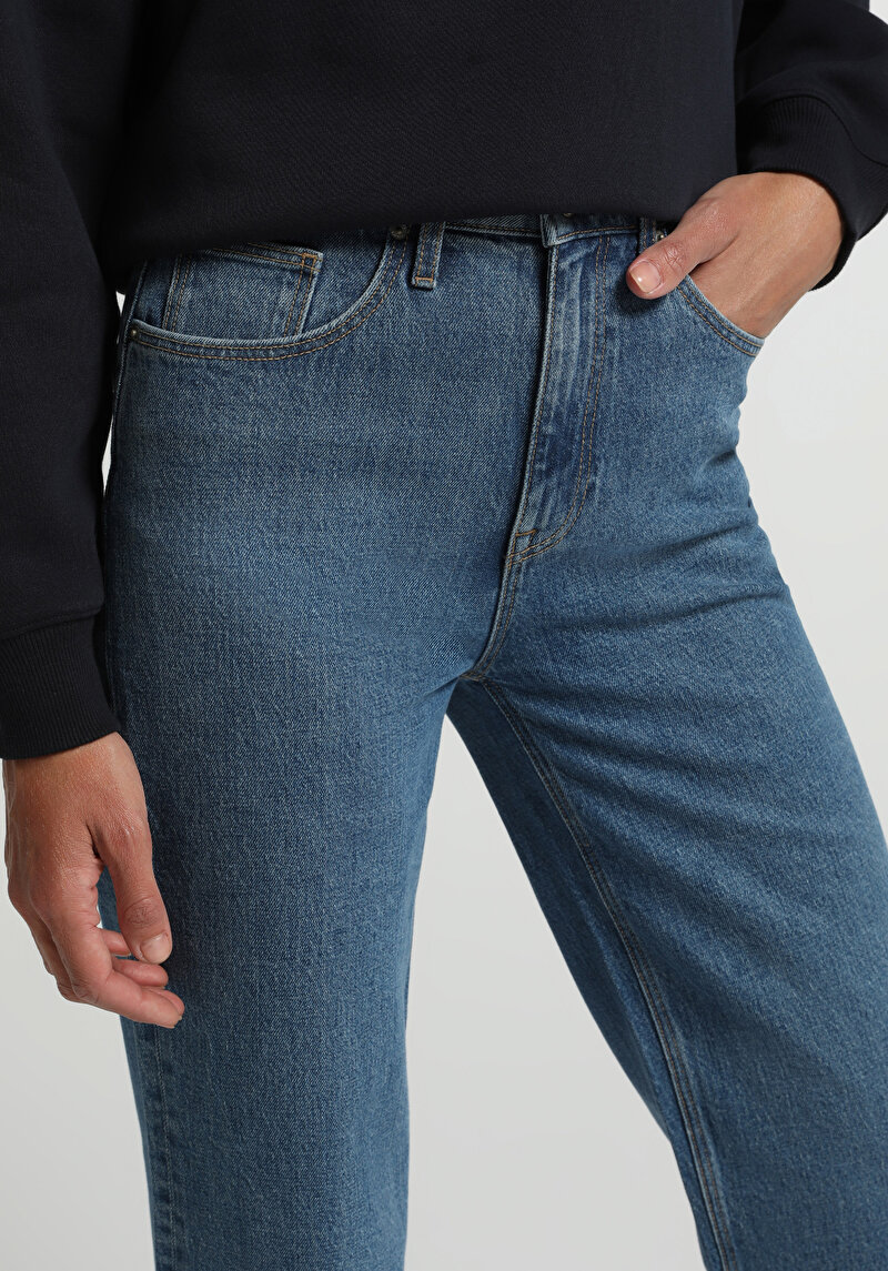 Slim Tapered Fit   Kadın Light İndigo Denim Jean Pantolon