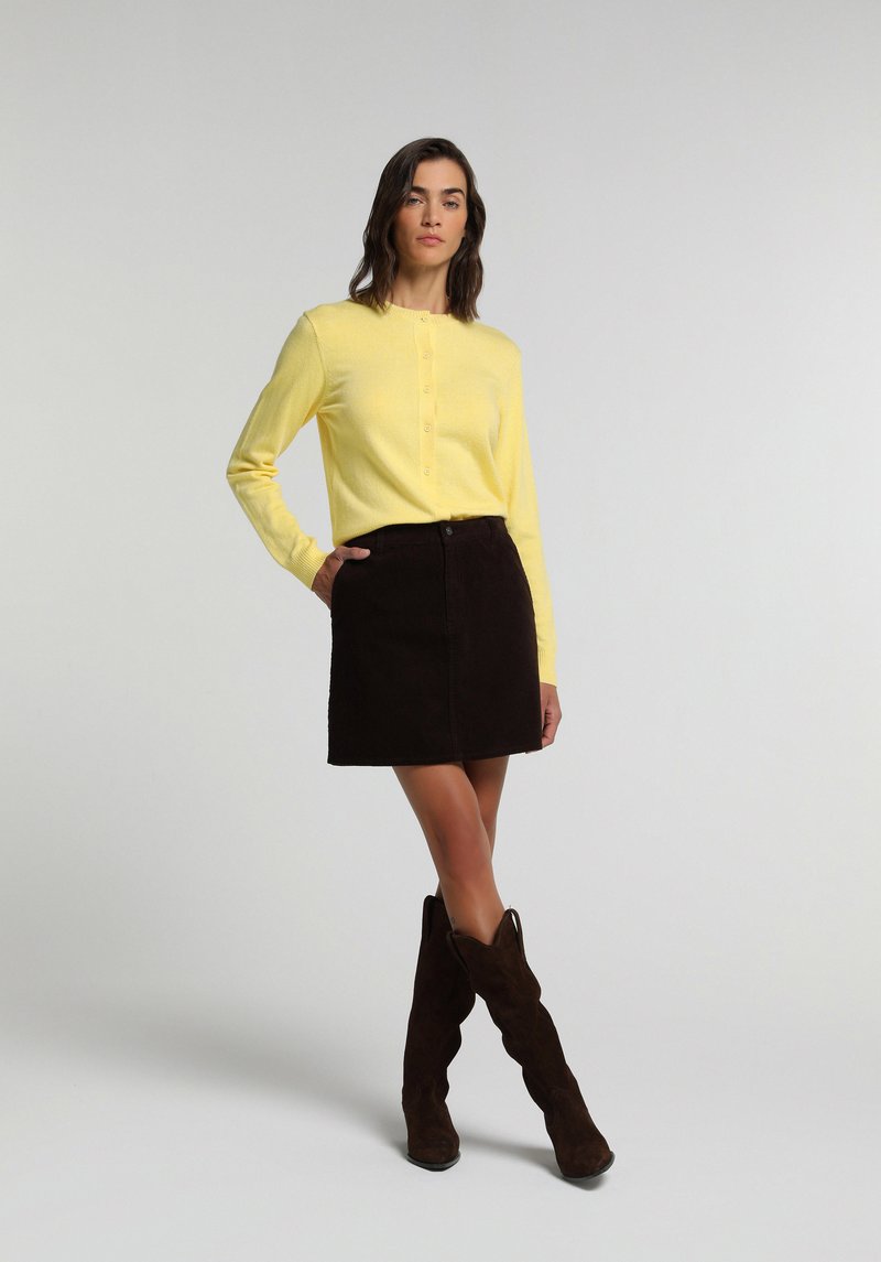 Slim Fit Yuvarlak Yaka Düz Kadın Sari Hırka